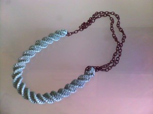 collana verde menta, tecnica a spirale